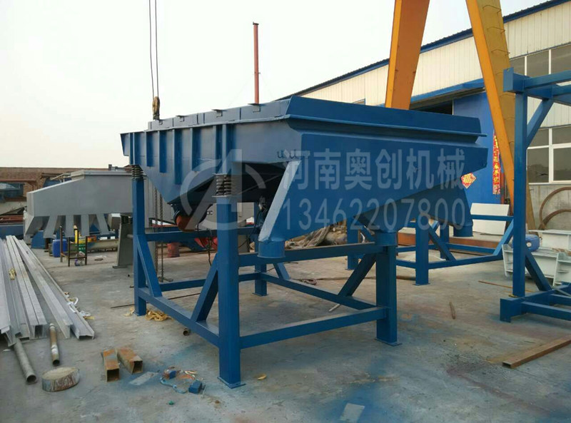 蒙脫石粉除雜直線振動(dòng)篩分機(jī) 蒙脫石粉除雜直線振動(dòng)篩分機(jī)