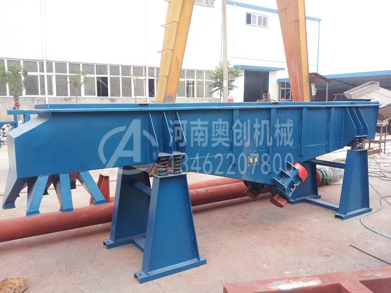 圓振動篩需要采用在篩面上噴壓力水,將細拉級及泥質沖洗下去