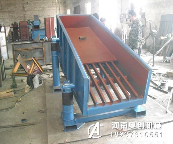 碎石棒條振動篩